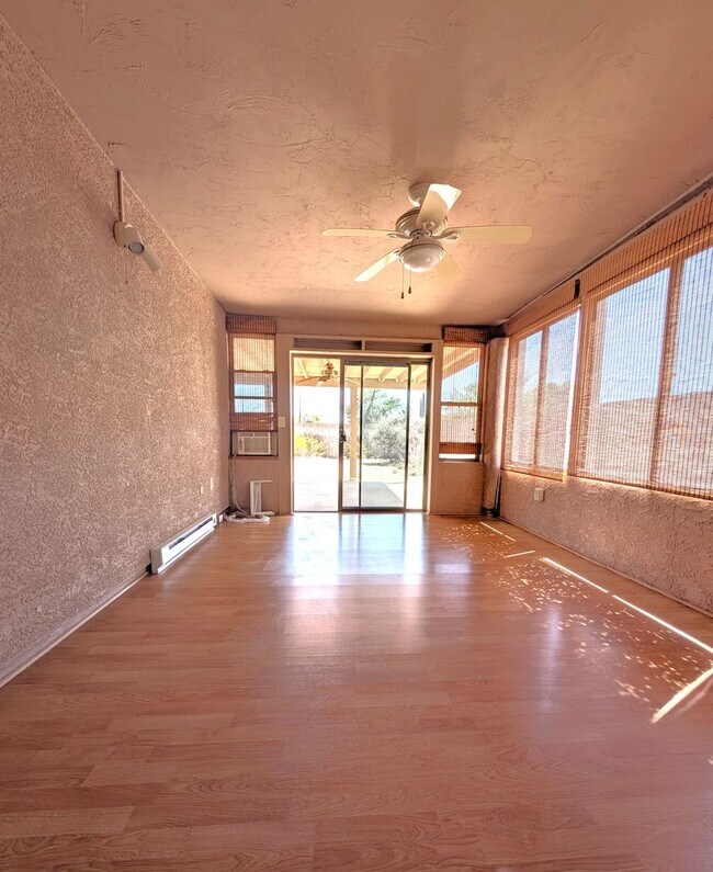 Building Photo - Convenient Tucson Eastside Home with 3 bed...