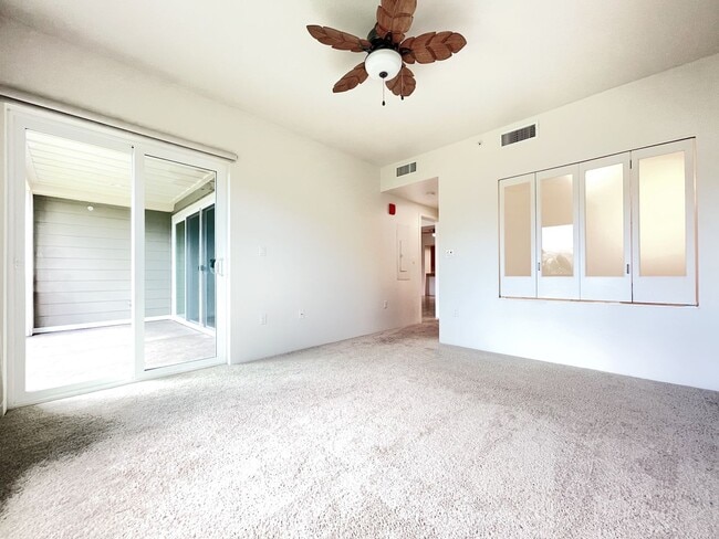Building Photo - Pet Friendly 2-Bedroom Condo with Central ...