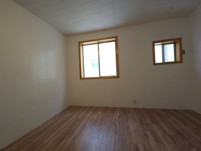 Building Photo - Nice house with a huge garage