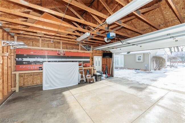 Building Photo - 23915 Glenhill Dr