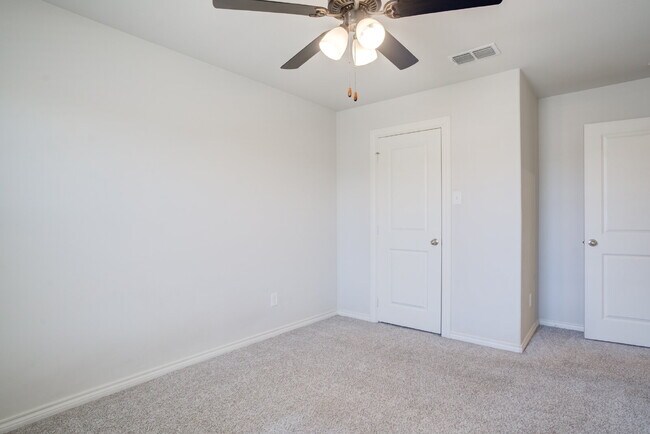 Building Photo - Modern townhome in South Lubbock