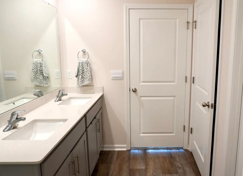 Building Photo - 4025 Topsail Trl