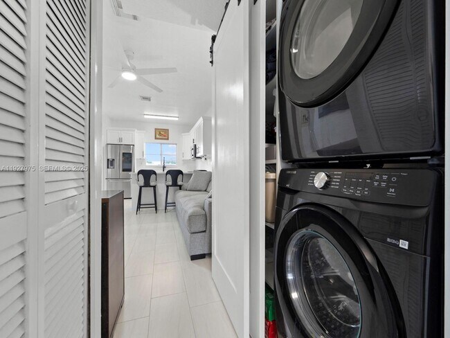 Building Photo - 12881 SW 49th Ct