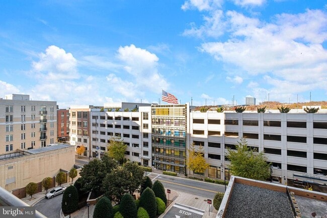 Building Photo - 155 Potomac Passage