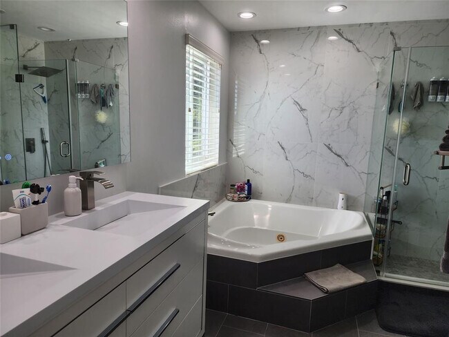 Building Photo - 9700 SW 16th Ct