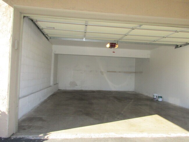 Building Photo - Parkway Manor Community - La Mesa - Upper ...
