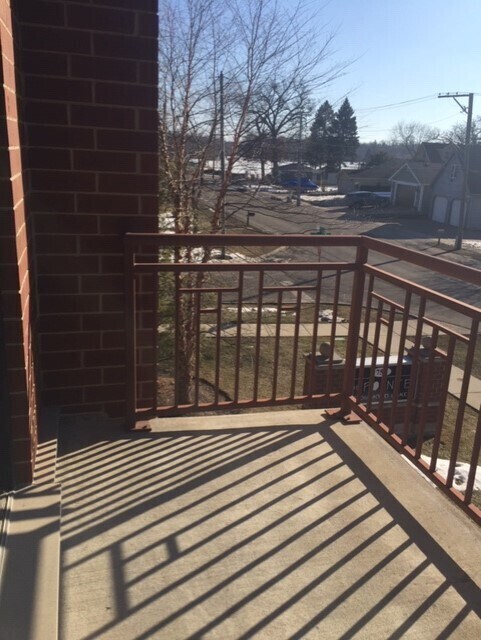 Building Photo - 755 N Diamond Lake Rd