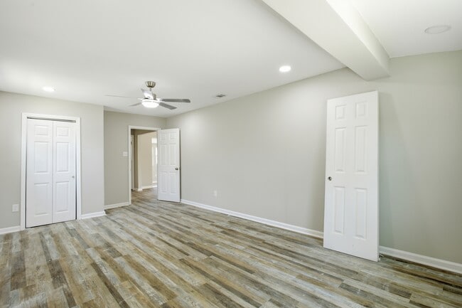 Building Photo - 12433 Deerfield Rd