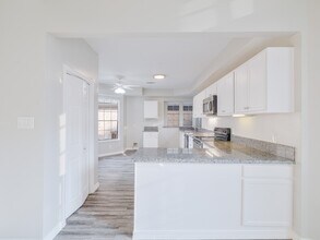 Building Photo - 12929 Kingsbridge Ln