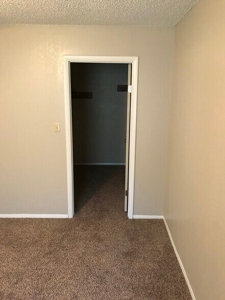 Building Photo - 830 Hardy Springs Cir