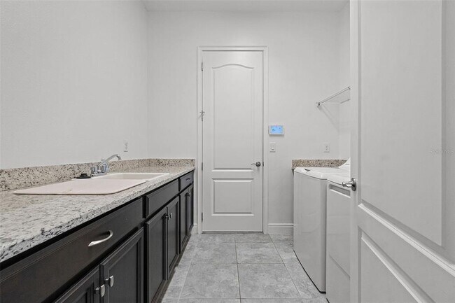 Building Photo - 5013 E Fountainwood Dr
