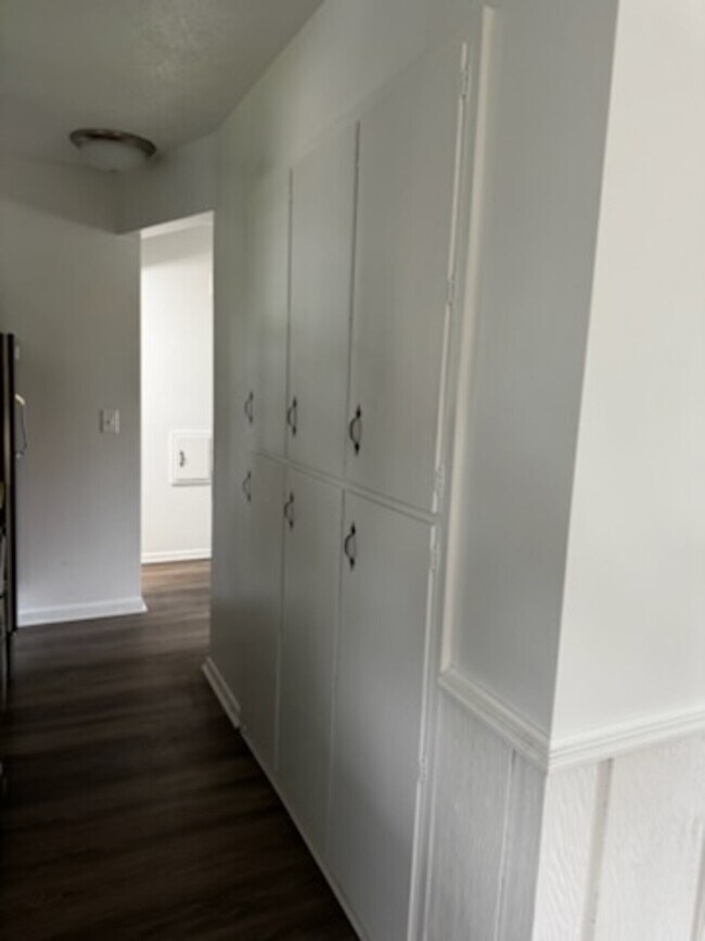 Building Photo - SeeMore Properties