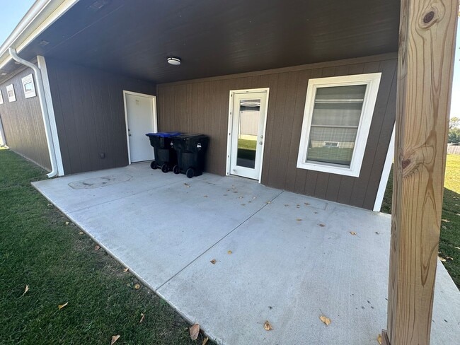 Building Photo - Beautiful 4-Bedroom; 2 bath Home for Rent Near Lake Shawnee