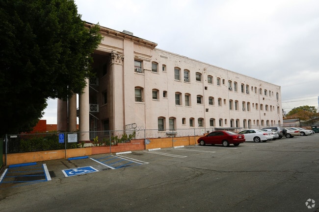 Building Photo - 1136 S Alvarado St