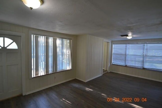 Building Photo - 2801 Sanders Dr