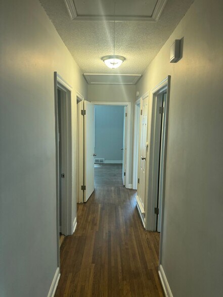Building Photo - 1334 Parkland Rd