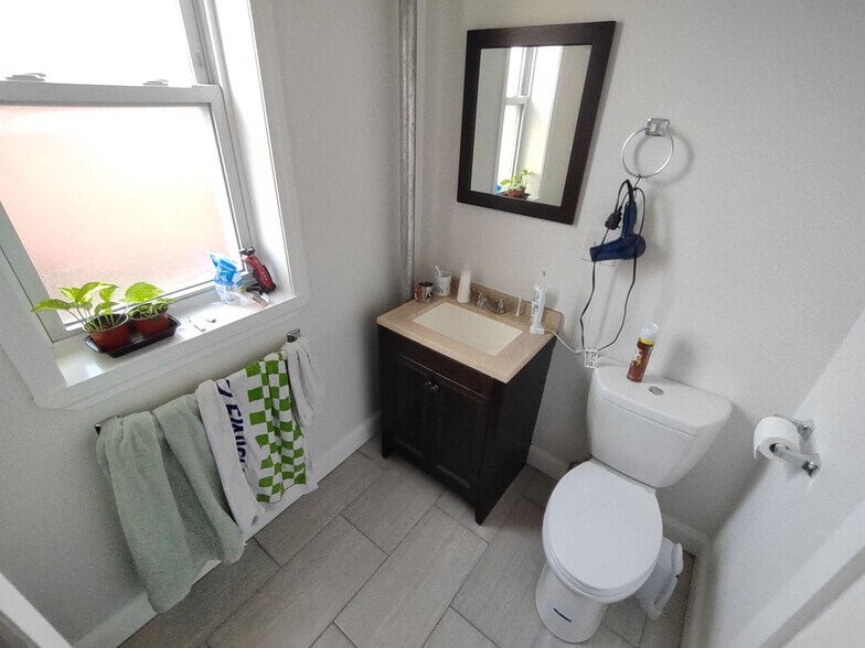 Building Photo - 12 Farrington Ave