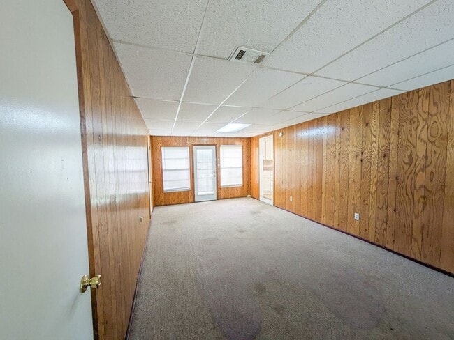 Building Photo - 306 Bridal Wreath Ave