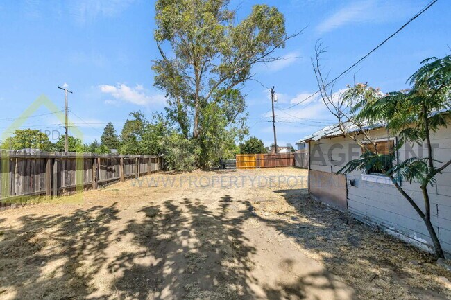Building Photo - Charming 2-Bedroom Bungalow in Sacramento