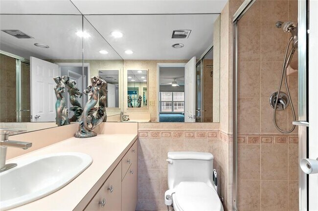 Building Photo - 4010 Galt Ocean Dr