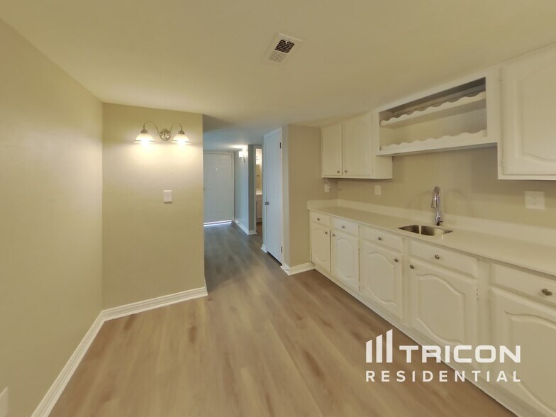 Building Photo - 1507 Carlsbad Dr