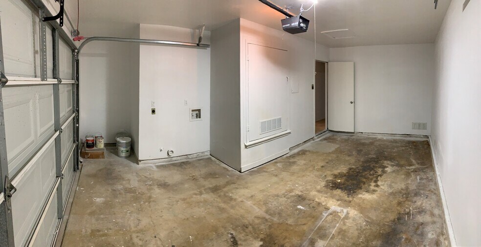 Building Photo - 8412 Clear Mdws
