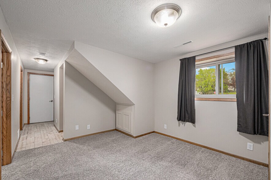 Building Photo - 14 Pinehurst Cir
