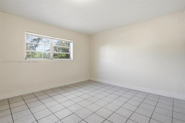 Building Photo - 2405 NW 135th St