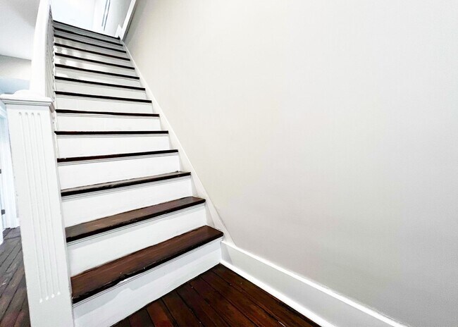 Building Photo - 3216 Bishop St