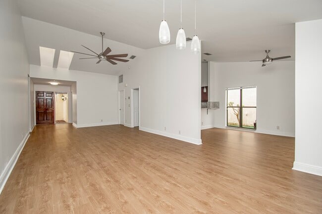 Building Photo - 7794 Villa Nova Dr