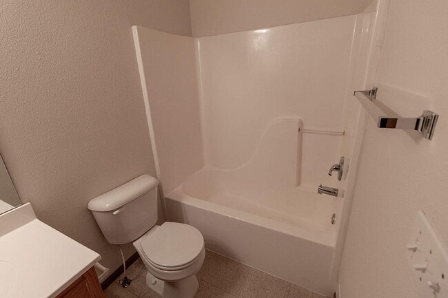 Building Photo - 5000 Derby Ridge Dr