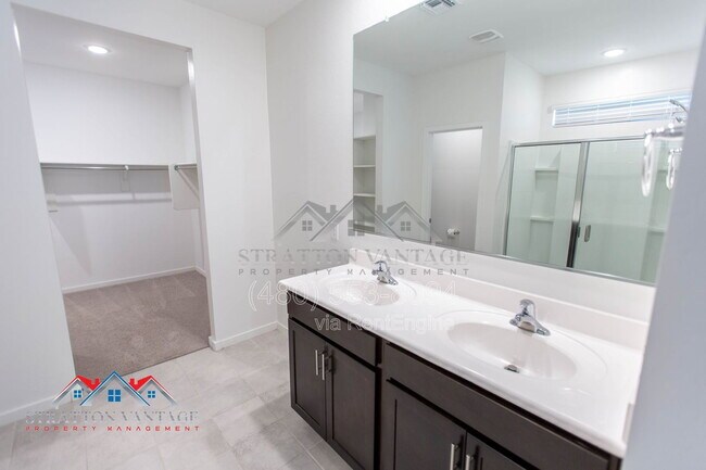 Building Photo - 2898 Kim Dr