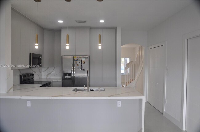 Building Photo - 8261 NW 107 Ct