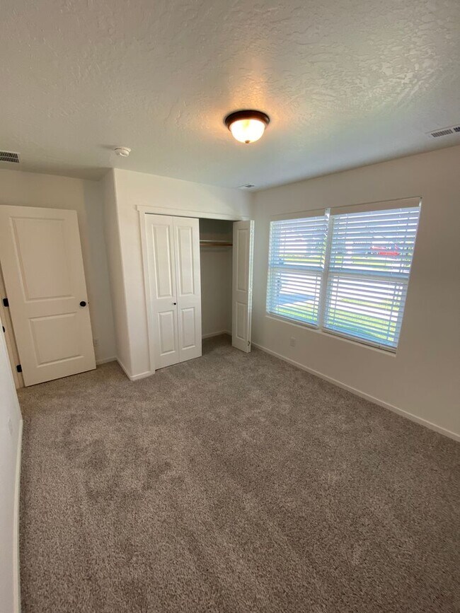 Building Photo - New Construction 3 Bed, 2 Bath House in Sp...