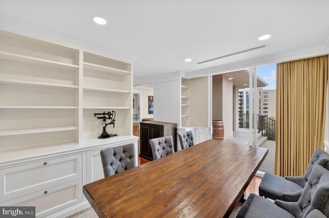 Building Photo - 1300 Army Navy Dr