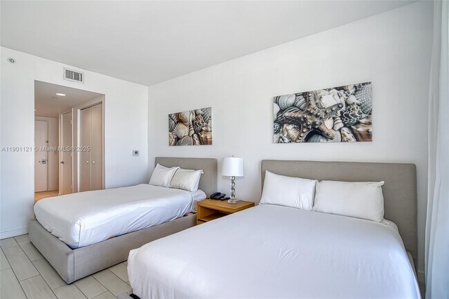 Building Photo - 2602 E Hallandale Beach Blvd