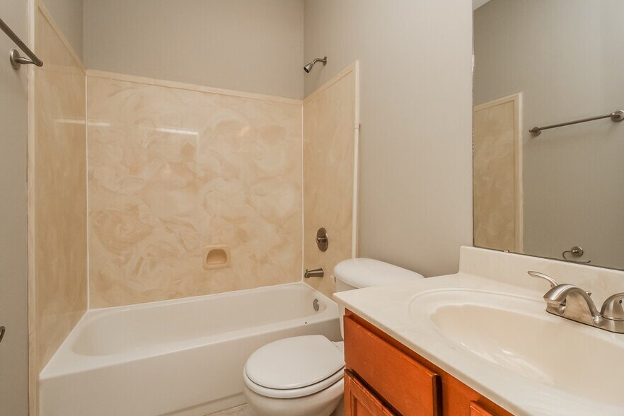 Building Photo - 10237 Hamilton View Dr