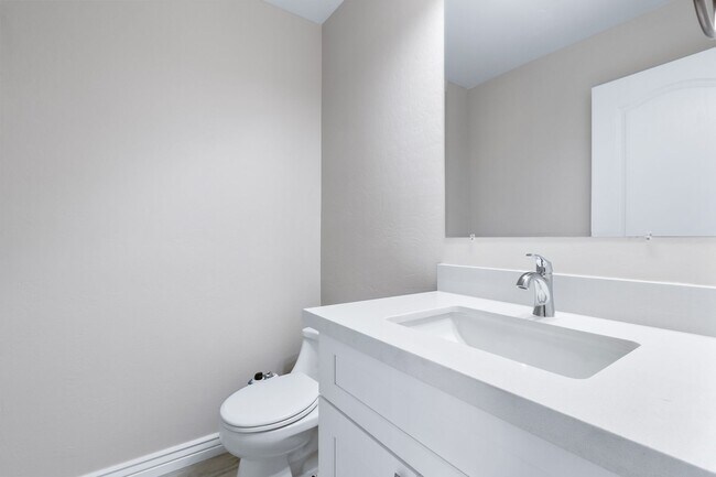 Building Photo - Gorgeous Everything you Need 4Bedroom plus Den Chandler Home!