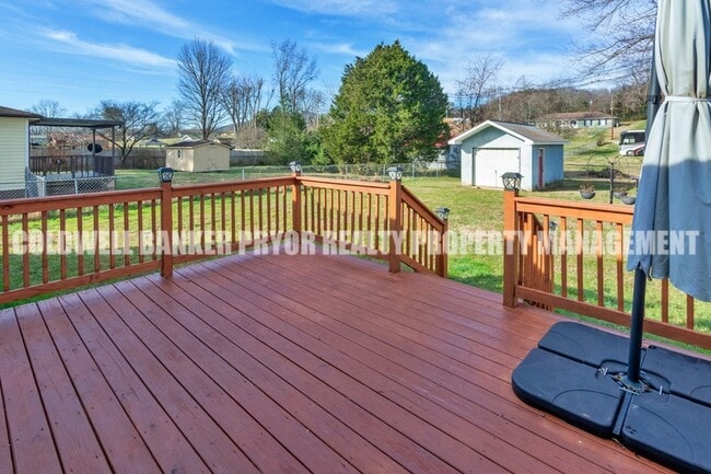 Building Photo - 345 Yoakum St