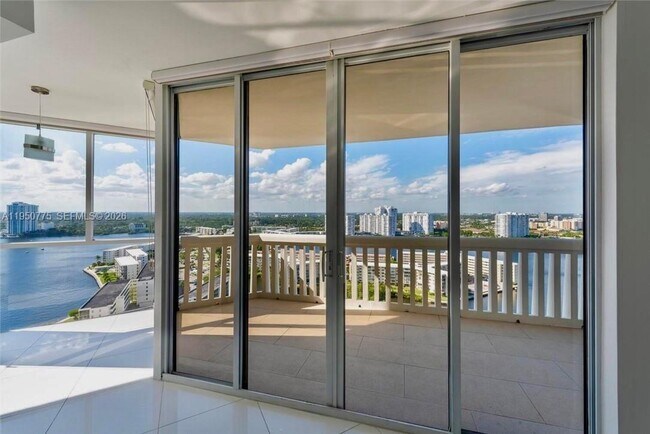 Building Photo - 1000 W Island Blvd