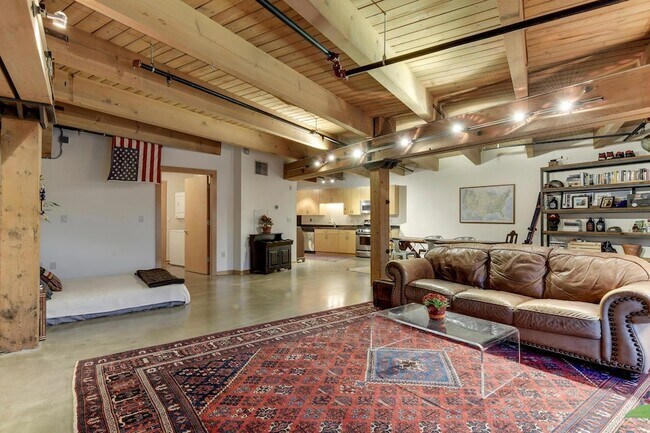 Building Photo - 404 N Washington Ave