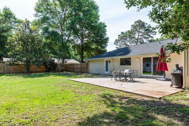 Building Photo - 2507 Edgewater Dr