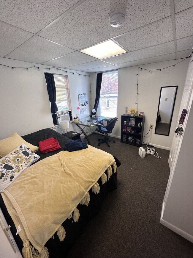 Oakland 82 Boundary 82 Boundary St Pittsburgh PA 15207 Apartment