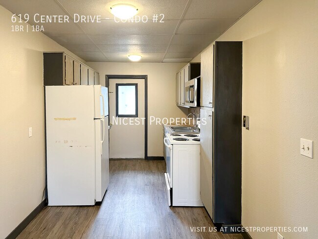 Building Photo - 619 Center Dr