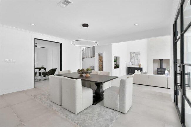 Building Photo - 35 Fernglen Dr