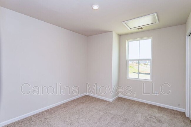 Building Photo - 303 Maplestead Farms Ct