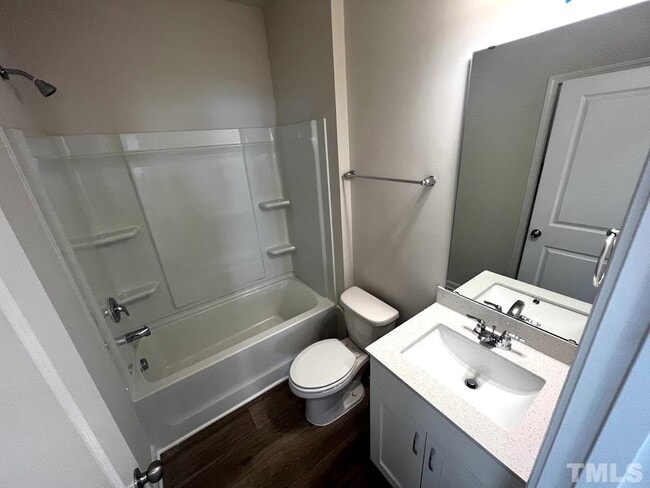 Building Photo - Beautiful 3 Bedroom 2.5 bath