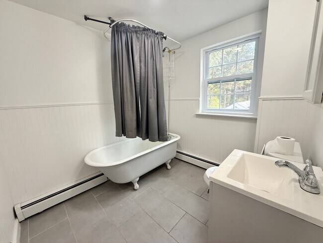 Building Photo - 261 Hillside Ave