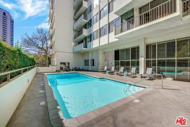 Building Photo - 10433 Wilshire Blvd