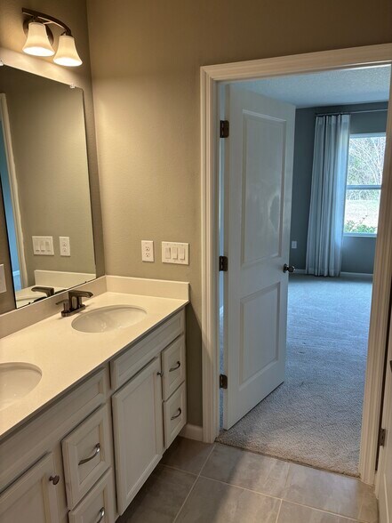 Building Photo - 516 Voltaire Dr